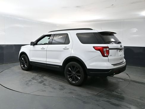 Used 2019 Ford Explorer XLT w/ Equipment Group 202A AWD/4WD image 3