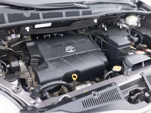 Used 2014 Toyota Sienna XLE AWD/4WD image 40