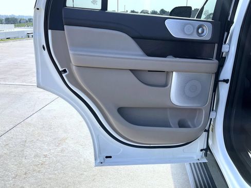 Certified 2023 Lincoln Navigator Reserve AWD/4WD image 18