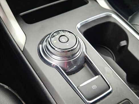 Used 2017 Ford Fusion SE w/ Equipment Group 201A image 12