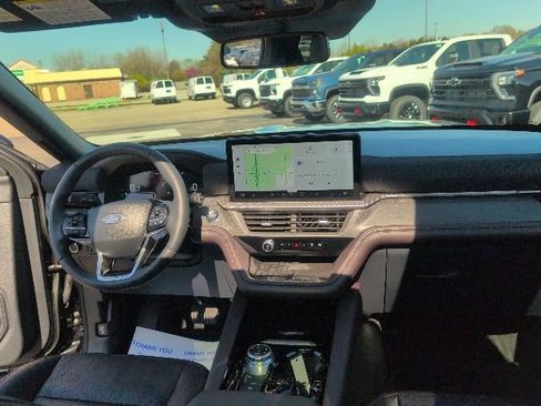 Used 2025 Ford Explorer Platinum AWD/4WD image 49
