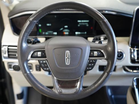 Used 2019 Lincoln Navigator Reserve image 12