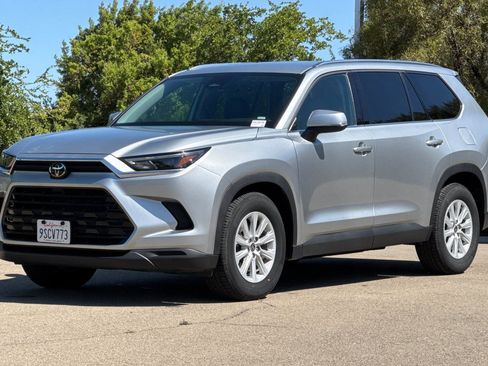Certified 2025 Toyota Grand Highlander FWD image 9