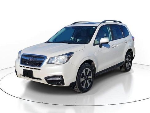 Used 2018 Subaru Forester 2.5i Premium w/ All-Weather Package image 2