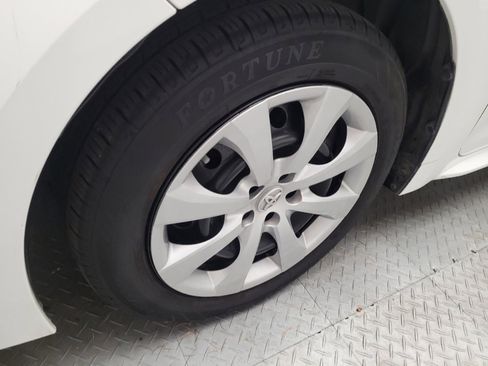 Used 2022 Toyota Corolla LE image 31