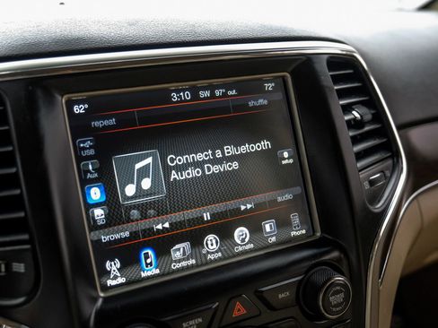 Used 2017 Jeep Grand Cherokee Limited image 30