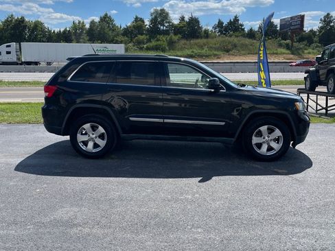 Used 2011 Jeep Grand Cherokee Laredo AWD/4WD image 6