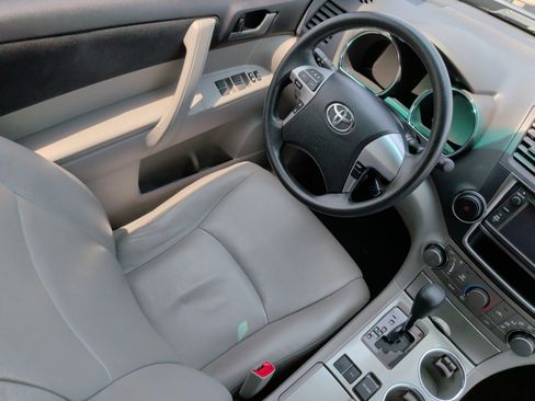 Used 2013 Toyota Highlander Plus FWD image 31