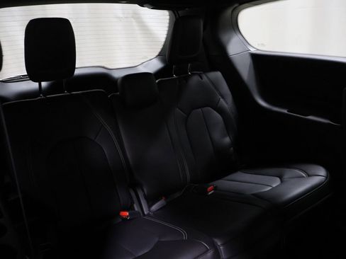 New 2026 Chrysler Pacifica Select image 17