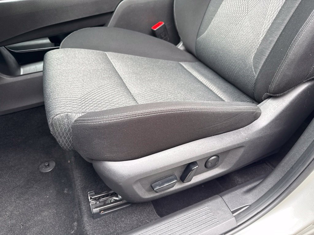 Used 2025 Nissan Rogue SV FWD image 19