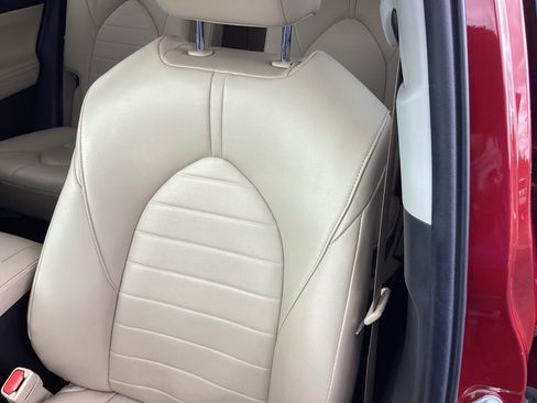 Used 2023 Toyota Highlander XLE image 12