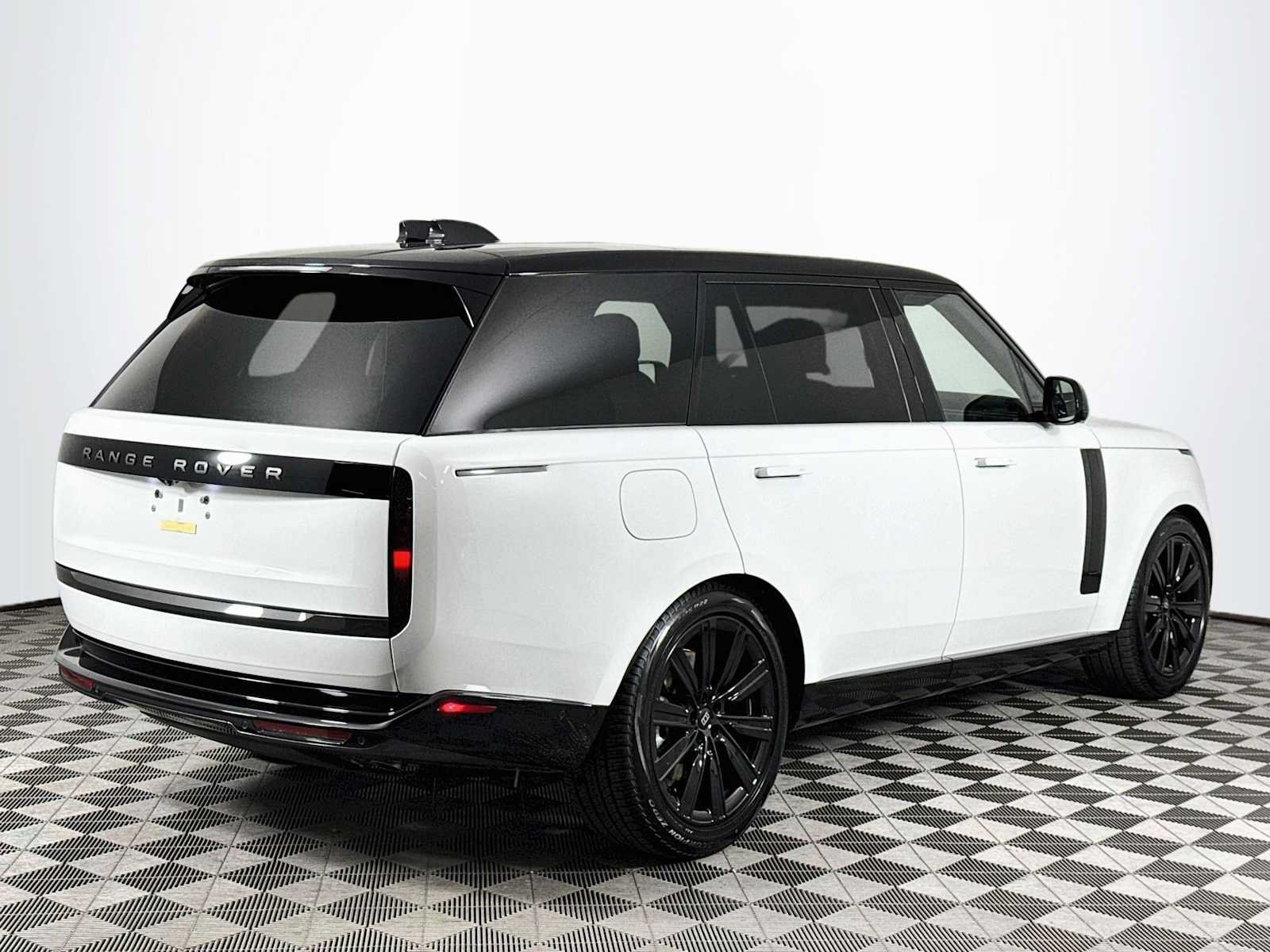 New 2027 Land Rover Range Rover Long Wheelbase SE AWD/4WD image 5