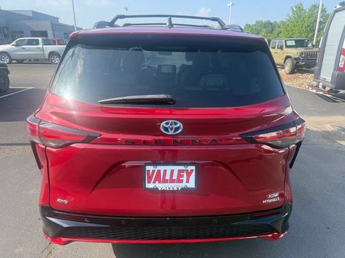 Used 2022 Toyota Sienna XSE w/ XSE Plus Package AWD/4WD image 4