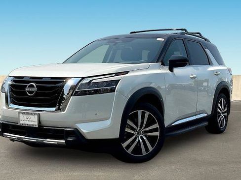 Used 2024 Nissan Pathfinder Platinum AWD/4WD image 3