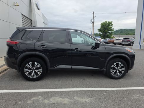 Used 2023 Nissan Rogue SV AWD/4WD image 2