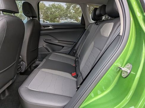 New 2026 Volkswagen Taos SE image 12