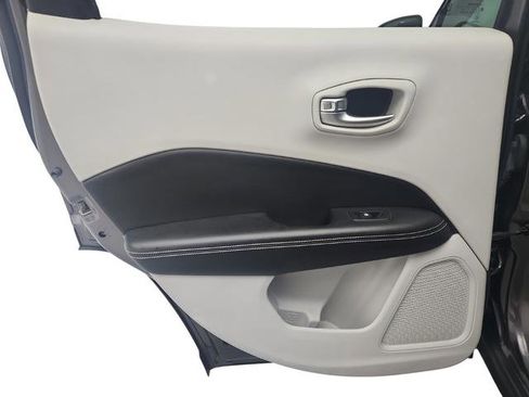 Used 2018 Jeep Compass Latitude w/ Popular Equipment Group image 20