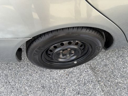 Used 2005 Toyota Camry image 18