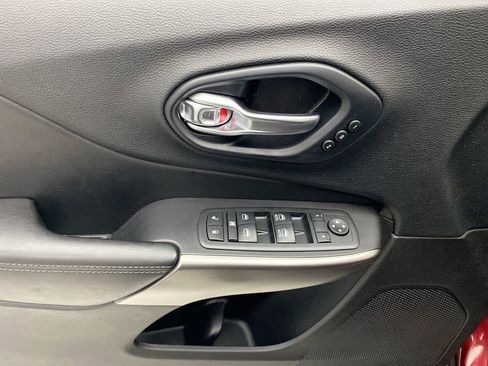 Used 2020 Jeep Cherokee Limited AWD/4WD image 12