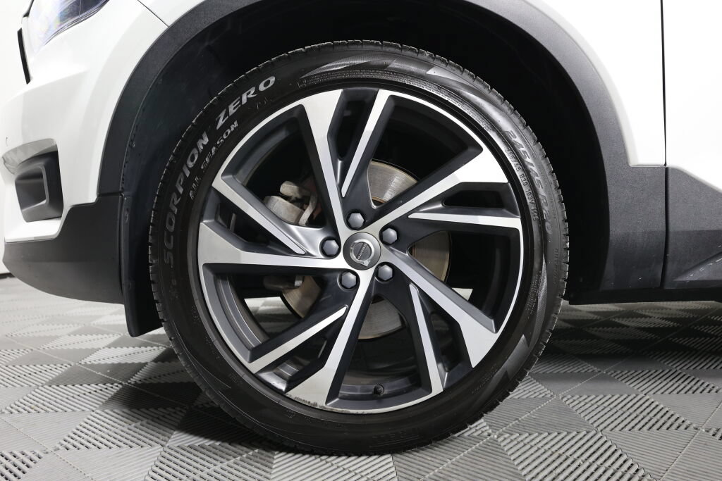 Used 2020 Volvo XC40 T5 R-Design AWD/4WD image 9