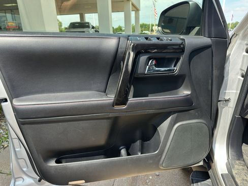 Used 2019 Toyota 4Runner TRD Off-Road Premium AWD/4WD image 10