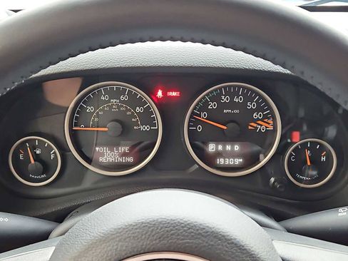 Used 2017 Jeep Wrangler 75th Anniversary image 30