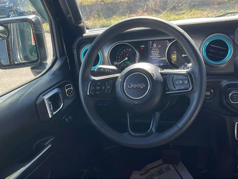 Used 2023 Jeep Wrangler Unlimited w/ Sun & Screen Package AWD/4WD image 26