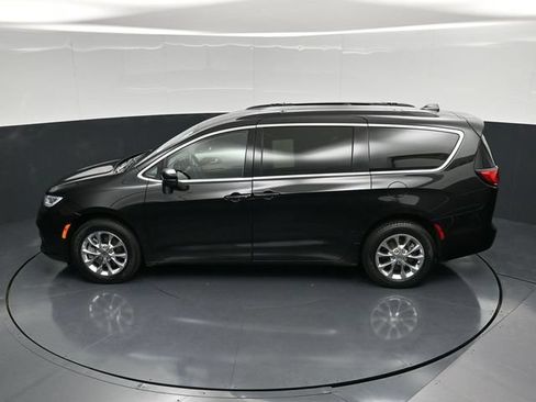 Certified 2022 Chrysler Pacifica Touring-L AWD/4WD image 54