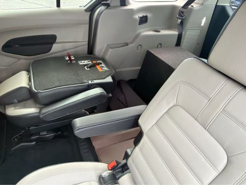 Used 2022 Ford Transit Connect XLT w/ XLT Premium Package FWD image 4