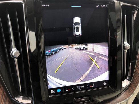 Used 2022 Volvo XC60 B5 Momentum image 30