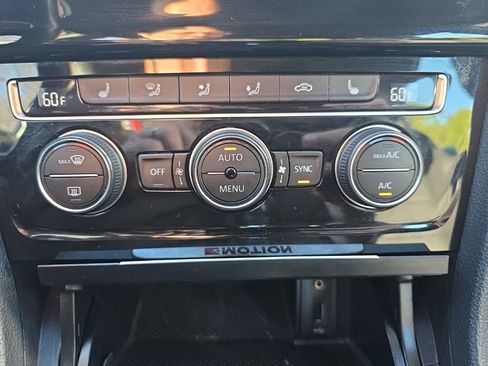 Used 2017 Volkswagen Golf R 4-Door image 29