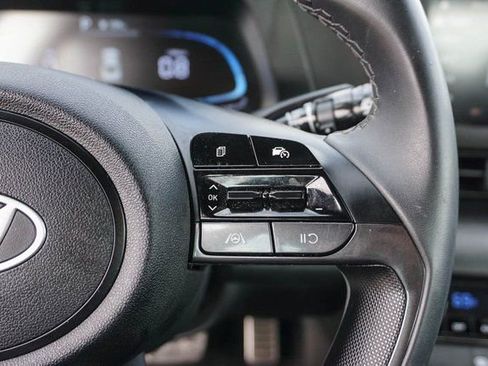 Used 2025 Hyundai Elantra Sport image 19