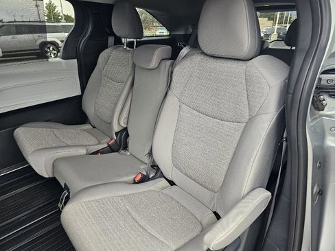 Used 2025 Toyota Sienna LE FWD image 19