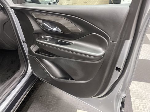 Used 2023 GMC Terrain SLE w/ Driver Convenience Package image 25