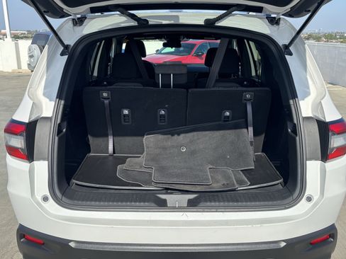 Used 2025 Honda Pilot Sport image 12