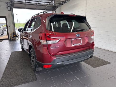 Used 2022 Subaru Forester Premium AWD/4WD image 6