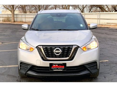 Used 2020 Nissan Kicks SV image 3