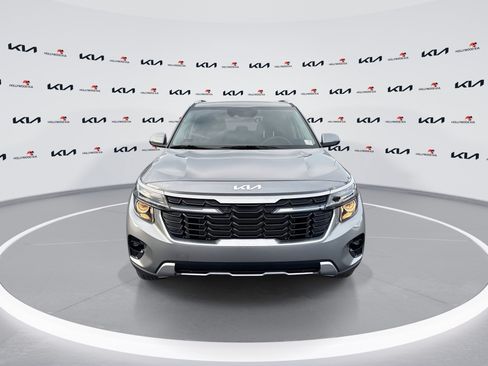 Used 2025 Kia Seltos EX FWD image 3