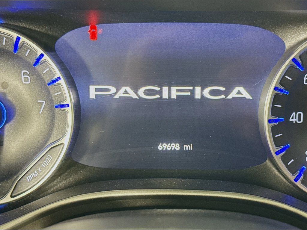 Used 2022 Chrysler Pacifica Touring-L FWD image 12