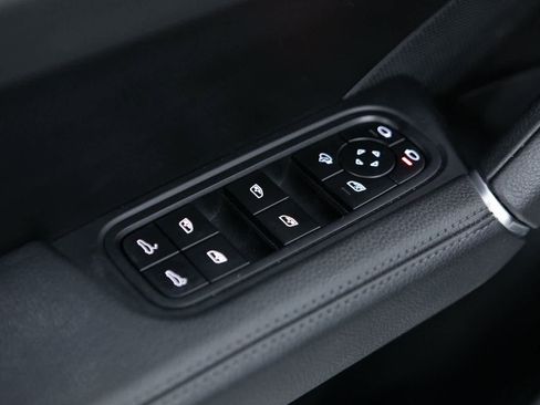 Certified 2023 Porsche Cayenne S Platinum image 18