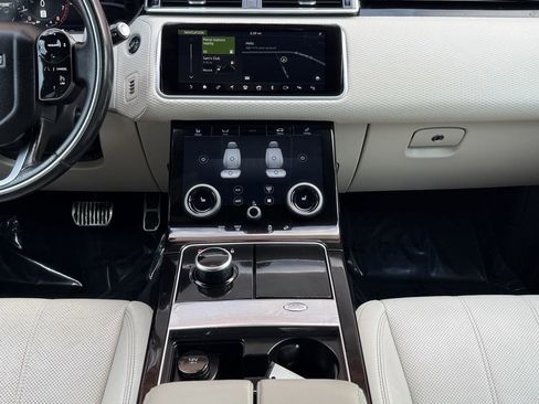 Used 2019 Land Rover Range Rover Velar R-Dynamic SE image 32