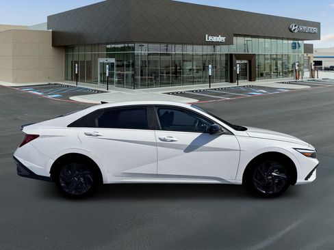 New 2026 Hyundai Elantra SEL FWD image 9