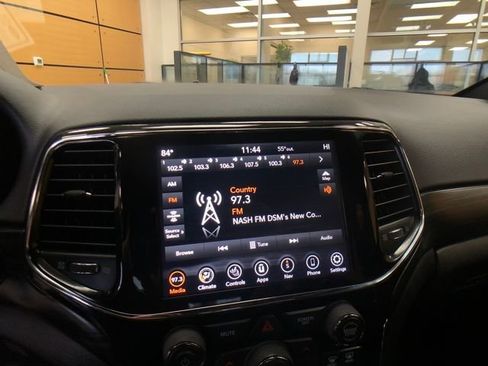 Used 2020 Jeep Grand Cherokee Altitude image 15