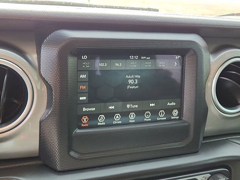 Used 2020 Jeep Wrangler Unlimited Sahara image 14