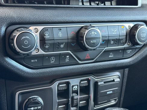 New 2026 Jeep Gladiator Sport image 18