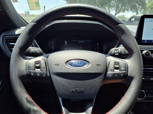 Certified 2025 Ford Escape ST-Line Select AWD/4WD image 25