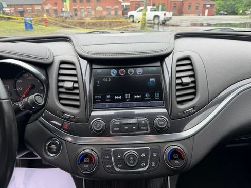 Used 2019 Chevrolet Impala LT FWD image 22