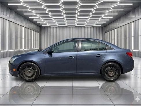 Used 2013 Chevrolet Cruze LS FWD image 2