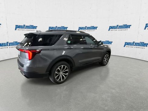 Used 2025 Ford Explorer ST-Line AWD/4WD image 11