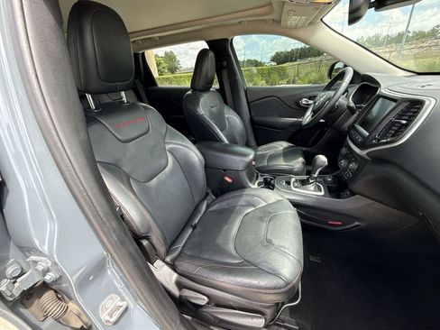 Used 2014 Jeep Cherokee Trailhawk w/ Technology Group AWD/4WD image 16